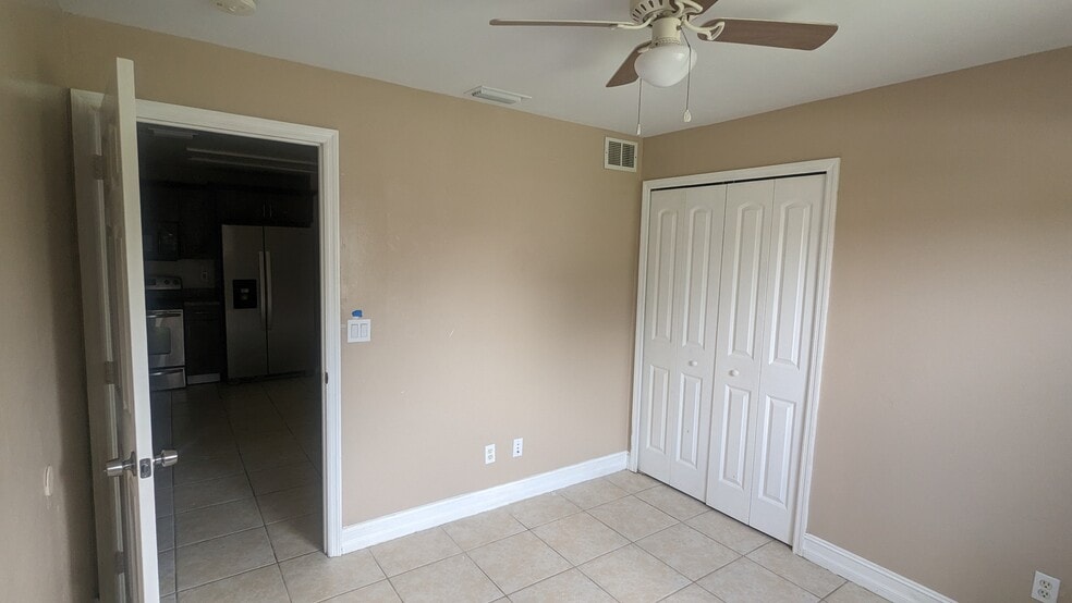 Building Photo - 511 Meadow Rd