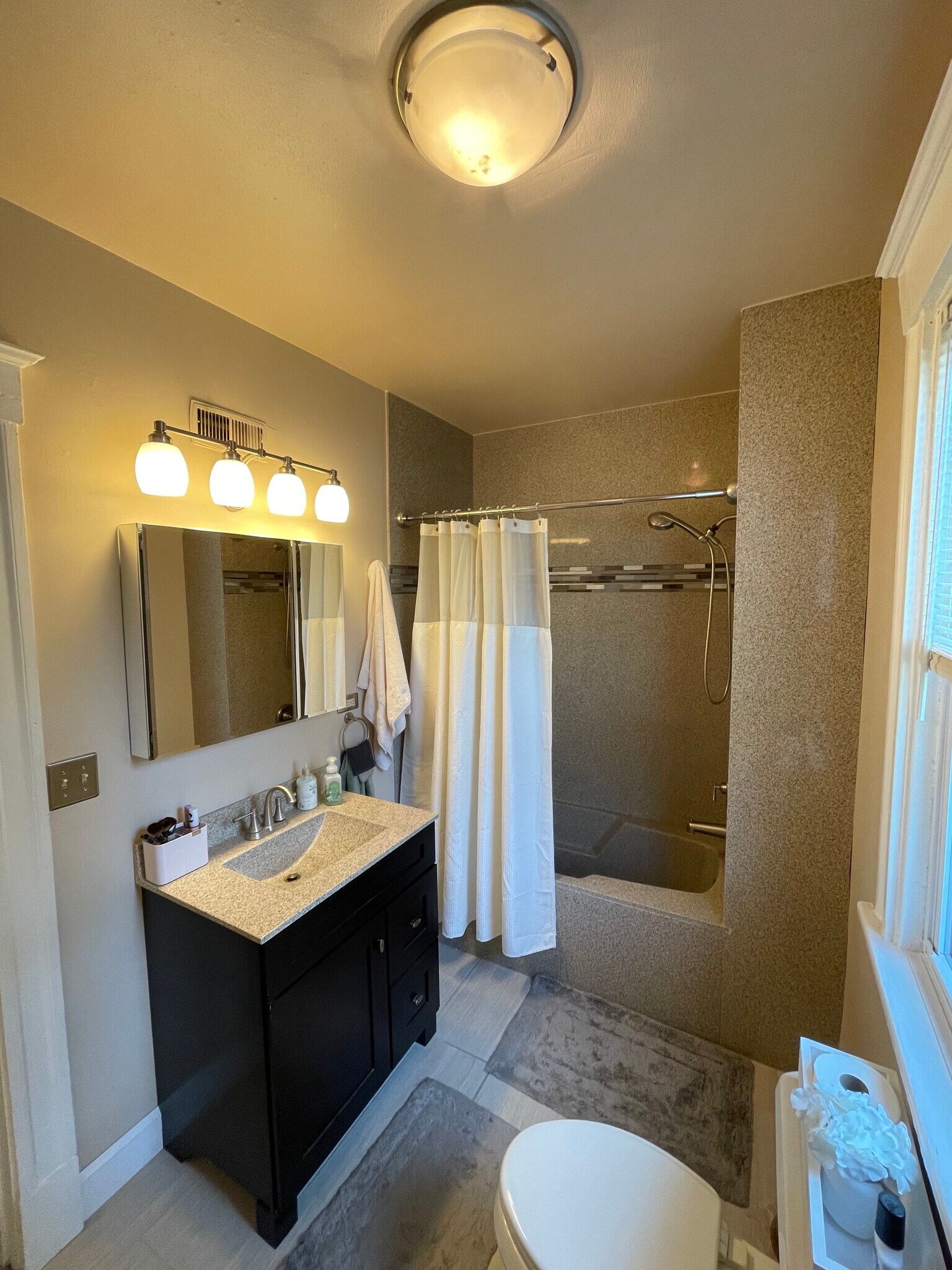 Building Photo - 2860 Erie Ave