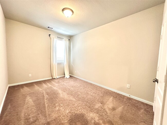 Building Photo - 8319 Divot Trce