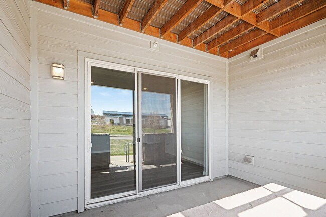 Building Photo - Updated 2 Bed / 2 Bath Corner Condo in Parker – Ground Level Convenience!