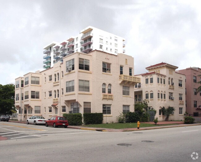 Villa Maria Apartments 2800 Collins Ave Miami Beach FL 33140