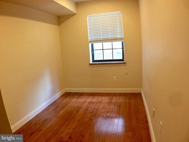 Building Photo - 1241 Vine St
