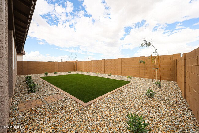 Building Photo - 17356 W Smoketree Dr