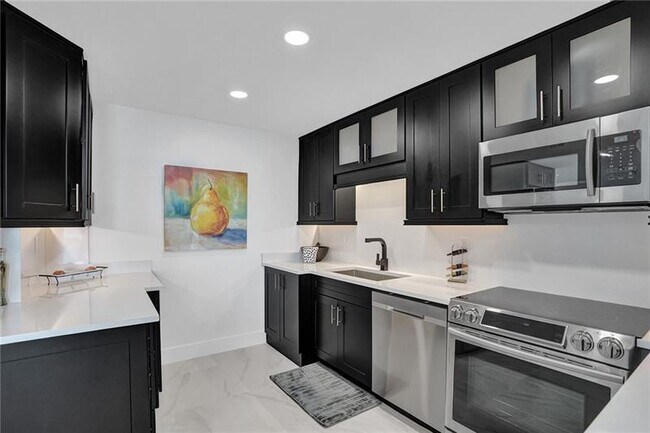 Building Photo - 2100 S Ocean Ln