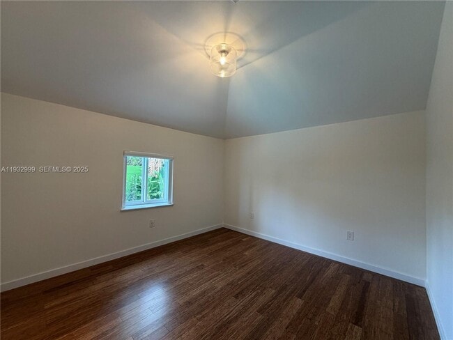 Building Photo - 621 W Dilido Dr