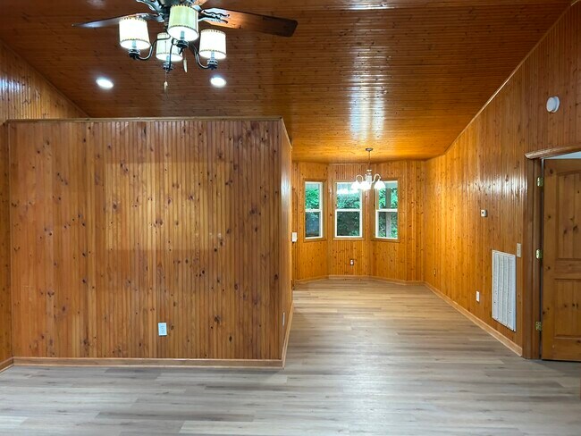 Building Photo - 466 Old Camptown Dr