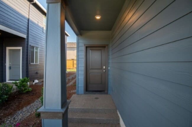 Building Photo - Beautiful newer construction 4 bed, 2.5 ba...