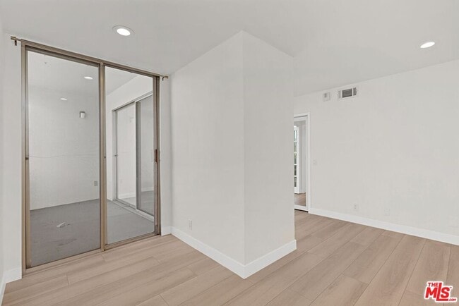 Building Photo - 7250 Franklin Ave