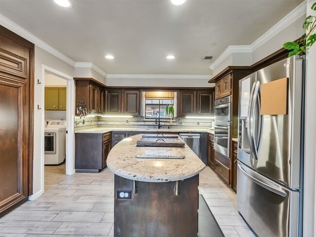 Building Photo - 702 Olde Oaks Dr