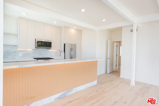 Building Photo - 7273 Birdview Ave