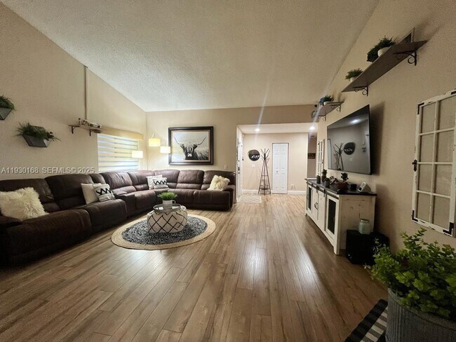 Building Photo - 930 SW 109th Ave