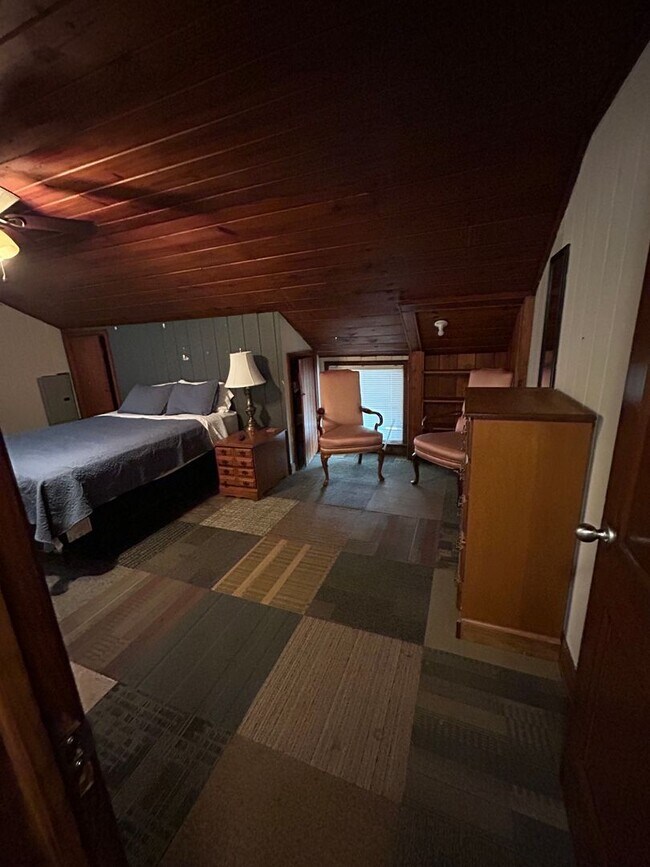 Building Photo - Air B & B