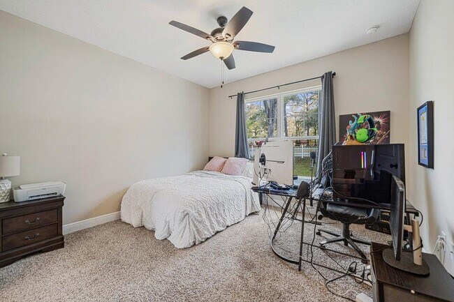Building Photo - 6030 W Dogwood Dr