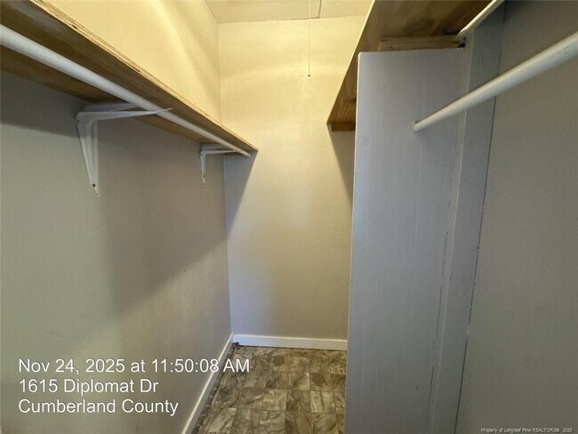 Building Photo - 1615 Diplomat Dr