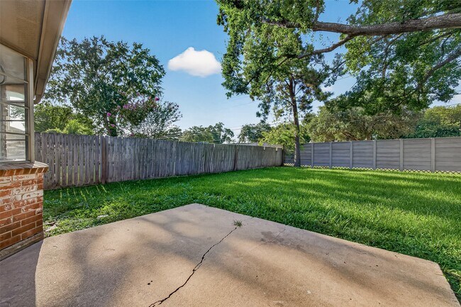 Building Photo - 19326 Leafwood Ln