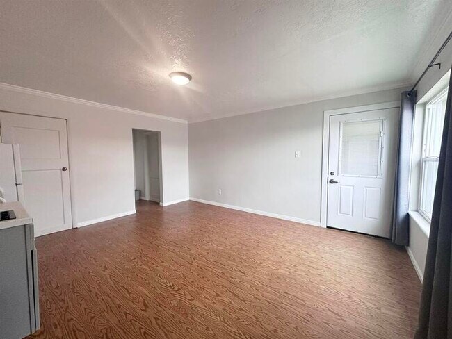 Building Photo - 116 N Tremont St