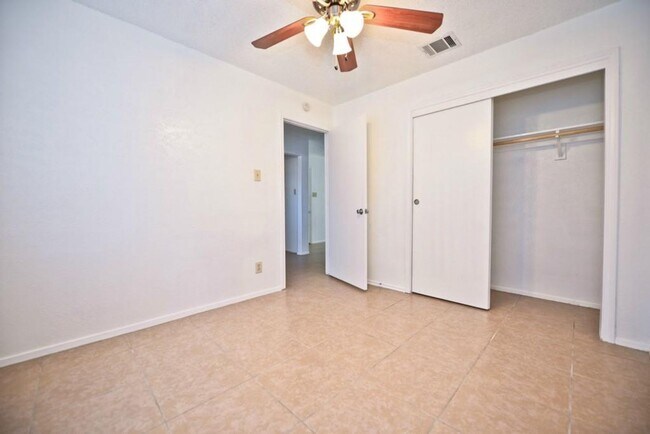 Building Photo - 1201 Westcott Dr