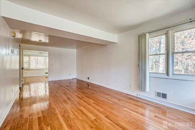 Building Photo - 536 Elsie Ave