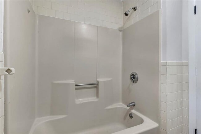 Building Photo - 107 Roosevelt St