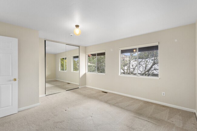 Building Photo - 3858 Maybelle Ave