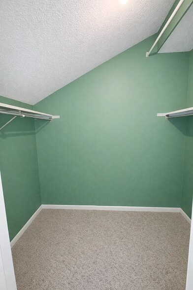 Building Photo - 22 Colony West Dr