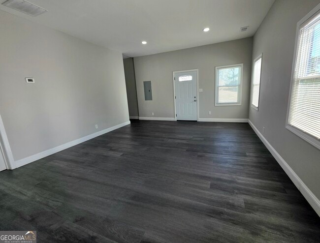 Building Photo - 1156 Clinton Rd