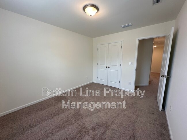 Building Photo - 5278 Maynard Hl Dr