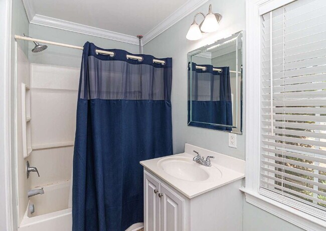 Building Photo - Stunning & Spacious Home in Walnut Hill! 4 Bedrooms | 4 Bathrooms w/ Lawn Care and Trash Service ...