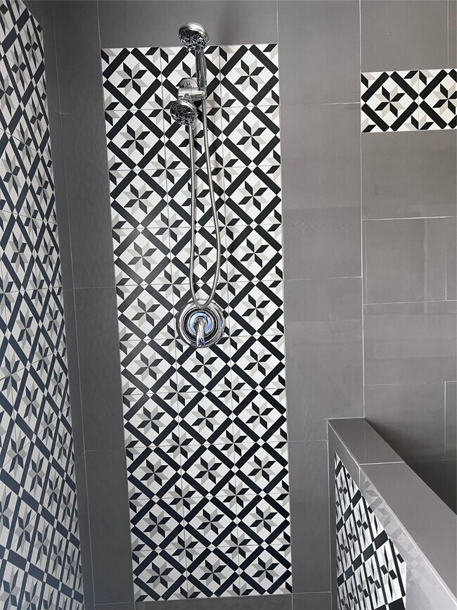 Building Photo - 19818 Lindenwick Ct