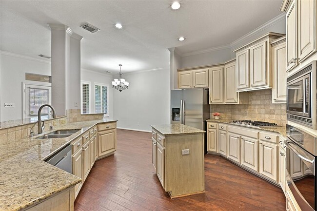 Building Photo - 1008 Elm Pointe