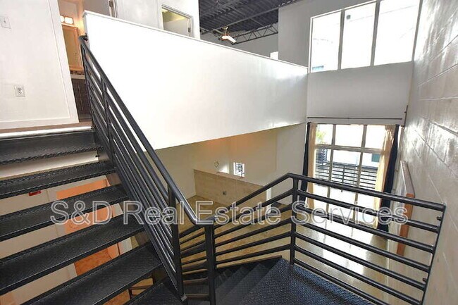 Building Photo - 5008 S MacDill Ave