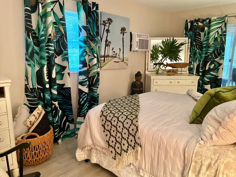 Building Photo - 329 57th Ave S