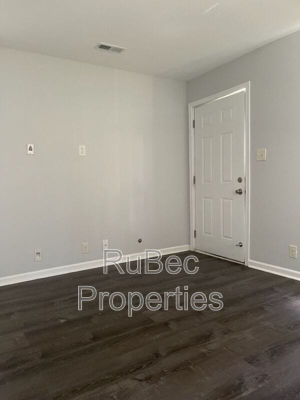 Building Photo - 1025 Holland Ave