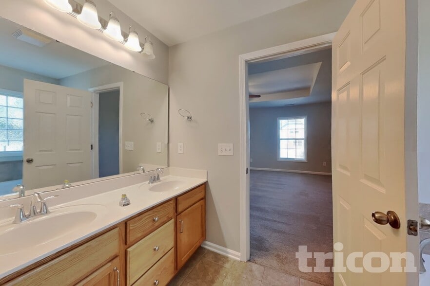 Building Photo - 30 Rowan Dr