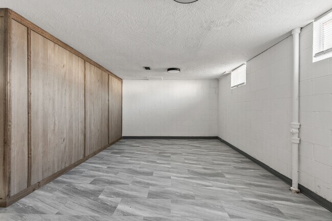 Building Photo - Beautifully Renovated 4-Bedroom Home