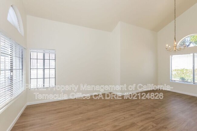 Building Photo - 39625 Almansa Ct