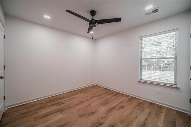 Building Photo - 796 Grenier Terrace NE
