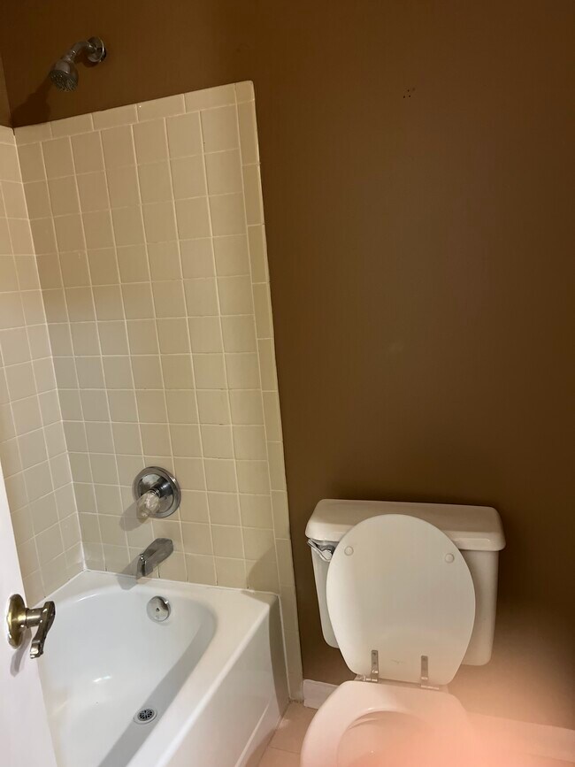 Building Photo - 8340 Westover Ct