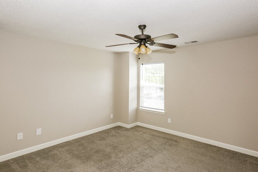 Building Photo - 1405 Summer Coach Dr