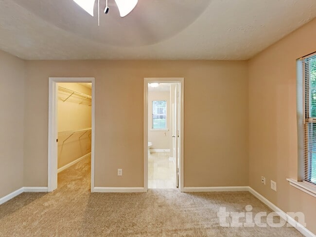 Building Photo - 2033 Pine Cone Dr SW
