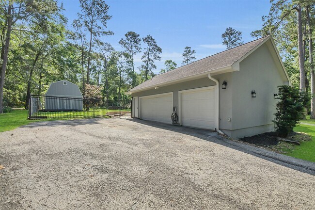 Building Photo - 44 Lake Forest Cir