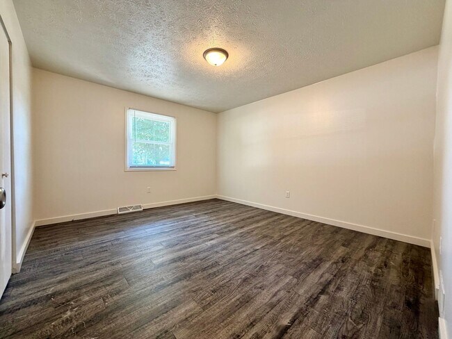 Building Photo - 487 84th St SW