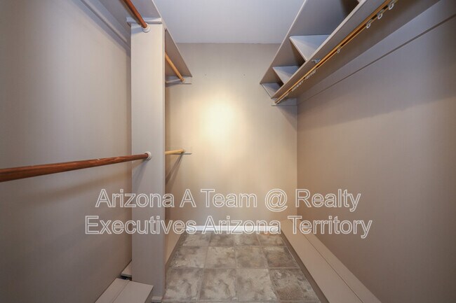 Building Photo - 3940 E Timrod St