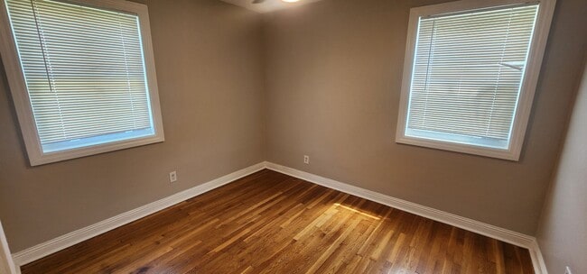Building Photo - 2 BR / 1 BA Apartment