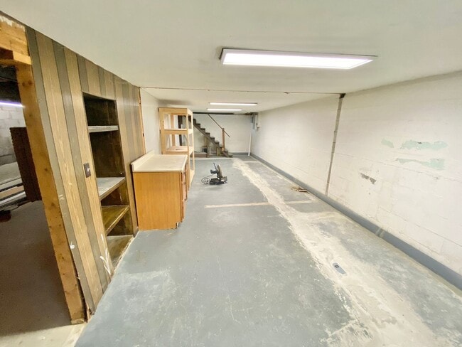 Building Photo - 146 Ethan Allen Pkwy