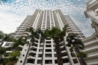 Building Photo - Bay View Condo at Park Place in Downtown San Diego