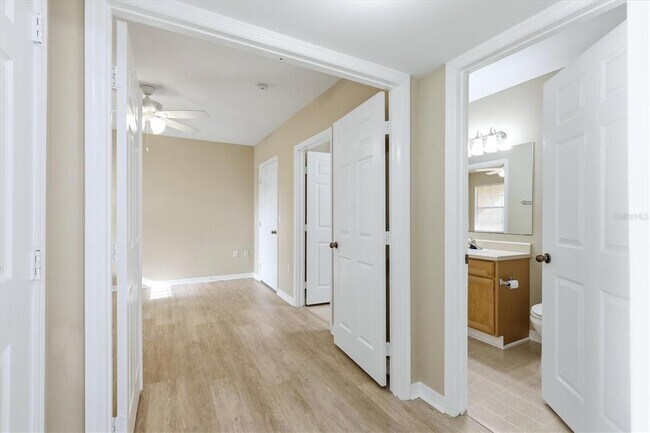 Building Photo - 1015 Villagio Cir