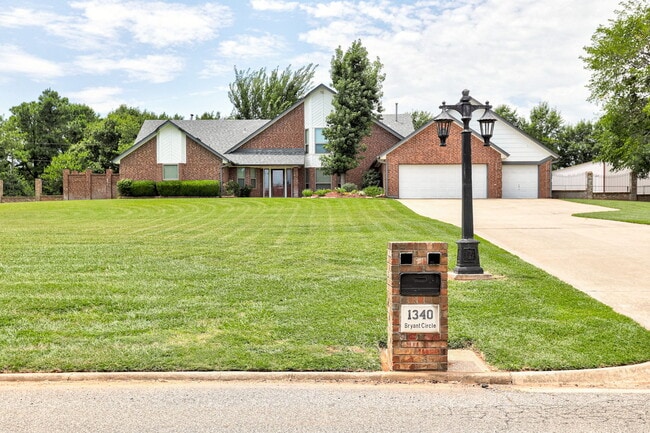 Primary Photo - 1340 Bryant Cir