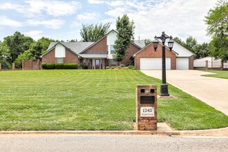Building Photo - 1340 Bryant Cir