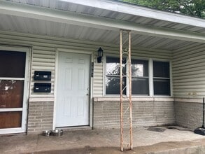 Building Photo - Affordable 3-Bedroom Duplex in Prime Springfield Location!